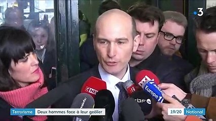 Скачать видео: Procès Nemmouche : deux journalistes ex-otages reconnaissent leur geôlier 