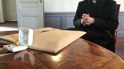 La mitre et la crosse, deux des trois symboles de l’évêque