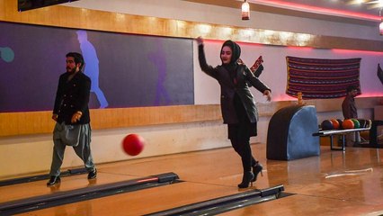 بولینگ، سرگرمی جدید زنان و مردان مزارشریف افغانستان