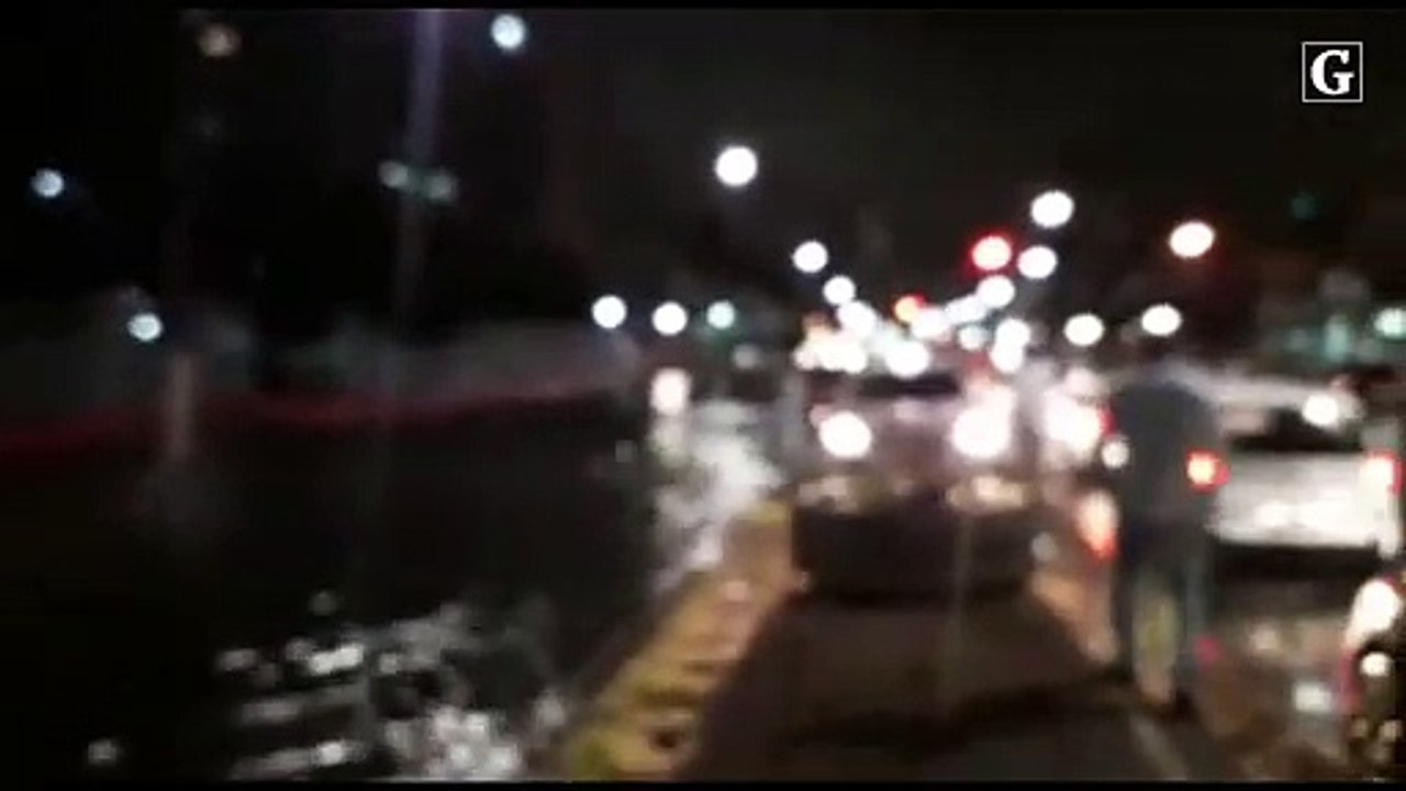 Alagamento e carros quebrados em frente a SEDU
