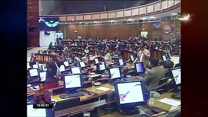 Galarza salió del pleno de la Asamblea sin dar declaraciones