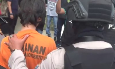 Polisi Tangkap Penyebar Video Hubungan Intim di Medsos