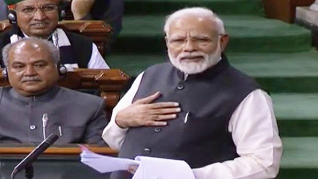 PM Modi ने Lok Sabha में Congress के 55 सालों की सरकार की खोल दी पोल | वनइंडिया हिंदी