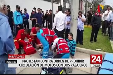 Motociclistas protestan frente al Municipio de Miraflores tras prohibición de 2 personas en una unidad