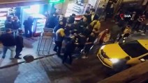 Taksim'de iki grup sokak ortasında kavga etti... O anlar kameraya böyle yansıdı