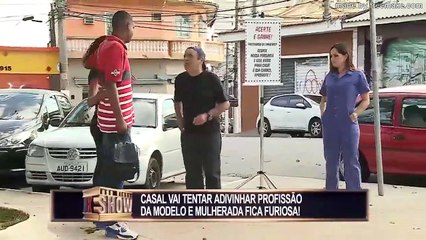 Casal participa de joguinho com modelo e mulherada fica indignada