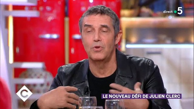 Julien Clerc confie qu'en faisant The Voice, il avait compris pourquoi la télé pouvait rendre fou - Regardez