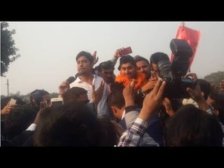 Bigg Boss 12: Deepak Thakur’s Goes Home To A Grand Welcome! Here’s What He Plans in Doing Now!