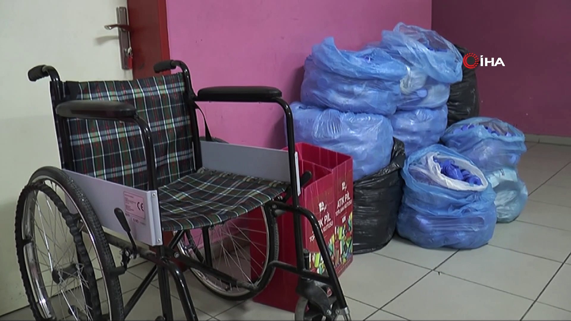 30 bin kapakla 3 tekerlekli sandalye almışlardı...Şimdiki hedefleri 100 bin  kapak toplamak - Dailymotion Video