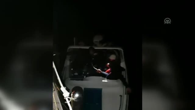 Denizde Sürüklenen Teknedeki Kaçaklar Kurtarıldı