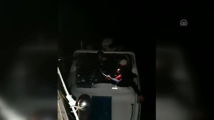 Denizde Sürüklenen Teknedeki Kaçaklar Kurtarıldı
