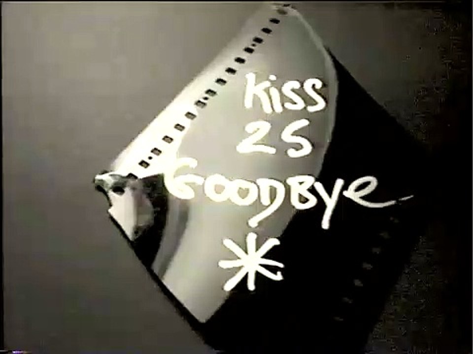 steve farrer kiss 25 goodbye ['outrage' kiss-in at bow street police station london 1991]