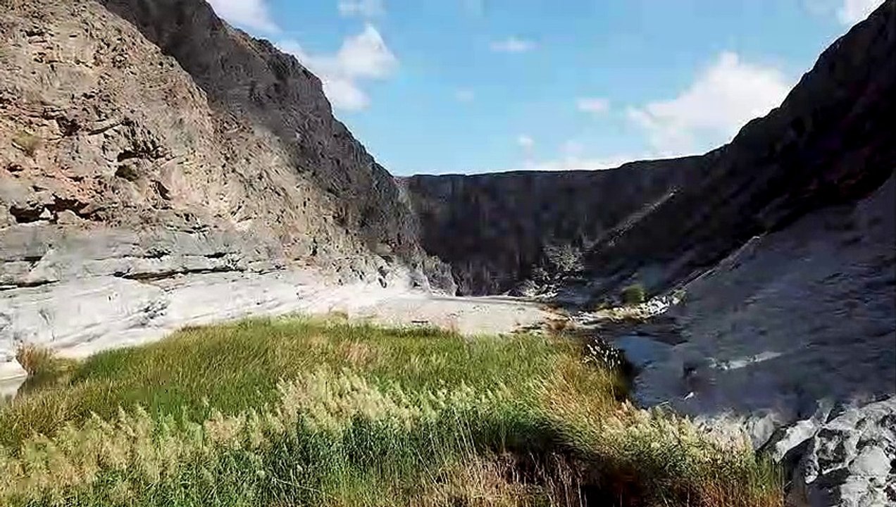 Wandern im Oman: Auf Entdeckungstour ins malerische Wadi Lasmu
