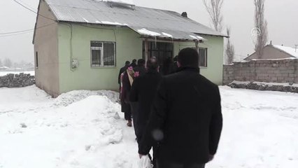 8 Çocuğuna Hem Anne Hem Baba Oldu