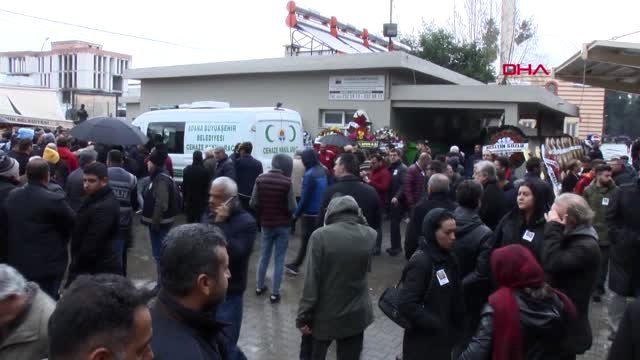 Spor Fatih Terim'in Babası Talat Terim'in Mezarı Sarı-kırmızı Çiçeklerle Donatıldı