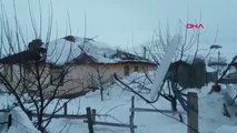 Bingöl Karlıova'da Kar Biriken Evin Çatısı Çöktü