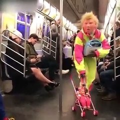 Télécharger la video: Quand tu croises un gars bien flippant dans le métro