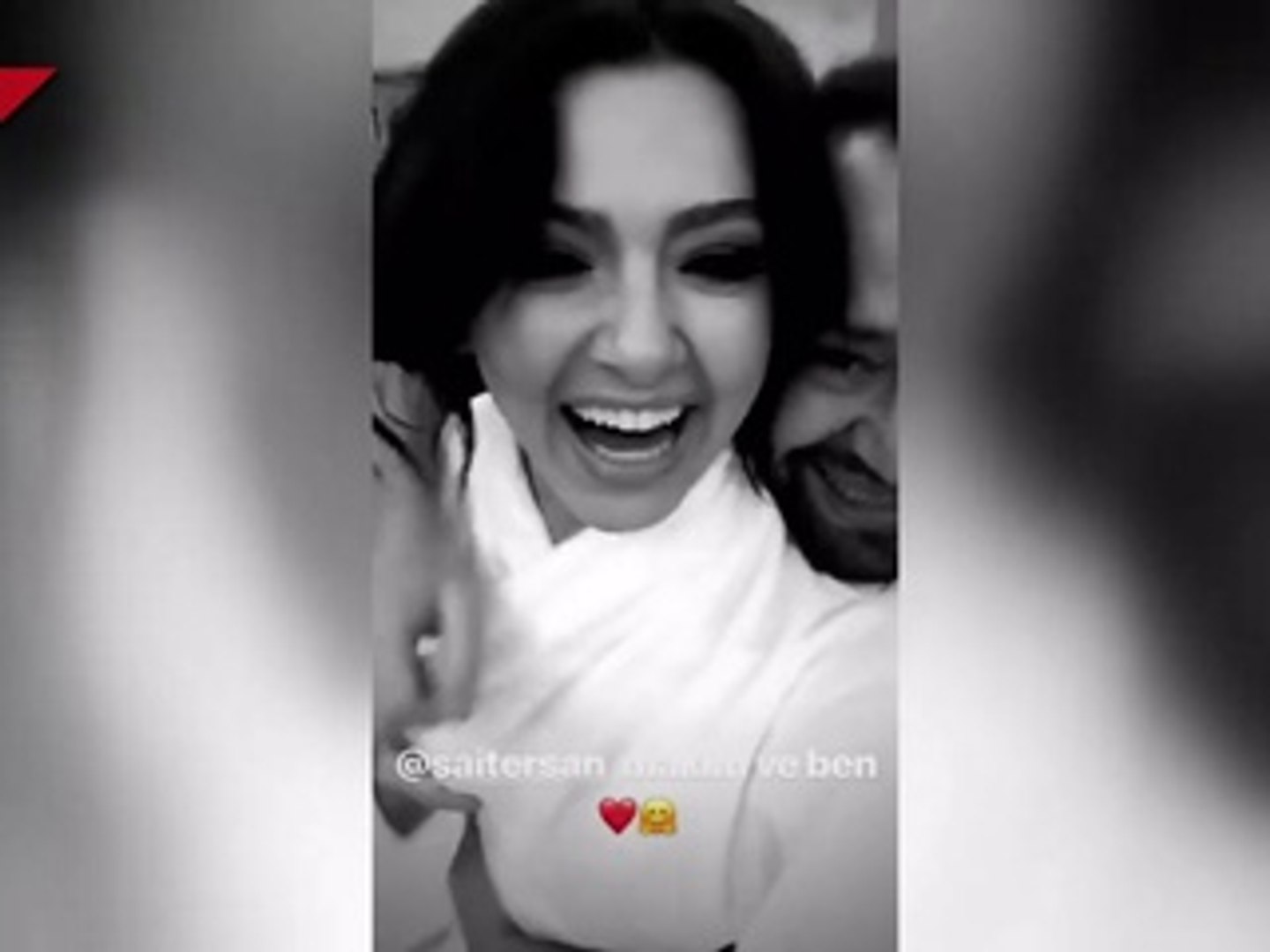 Yatak üstünde samimi anlar to cameras yansıdı