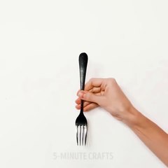 Astuce pour accrocher un tableau à un mur