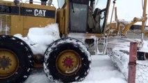 Karda mahsur kalan hastanın yardımına karayolları ekipleri yetişti - MUŞ