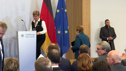 Merkel weiht neue BND-Zentrale in Berlin ein