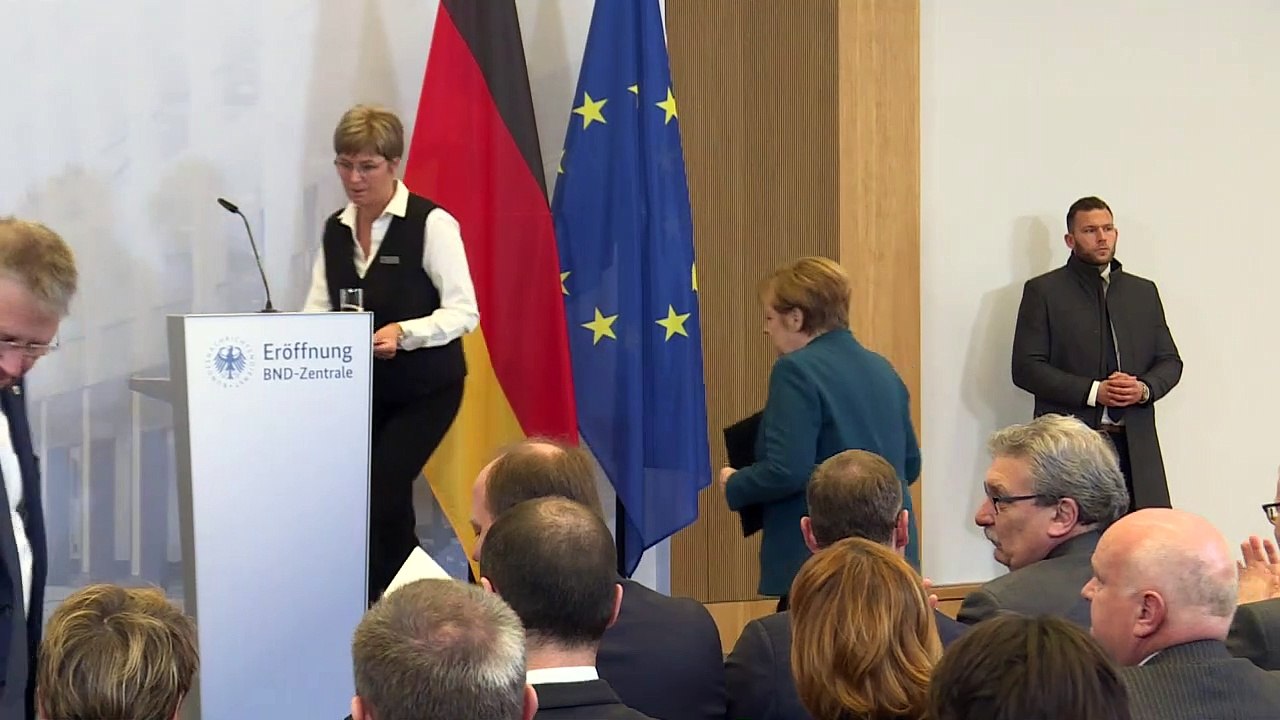 Merkel weiht neue BND-Zentrale in Berlin ein