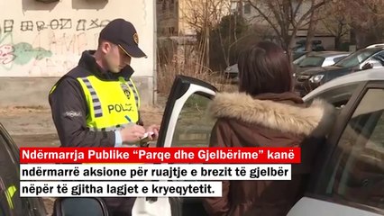 Aksion për largimin e veturave të parkuara në parqe