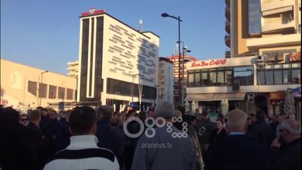 Ora News - Protestuesit në Vlorë i "presin biletën" Ramës vetëm për vajtje!