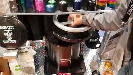 Santa Cruz Shredder's Massive Grinder