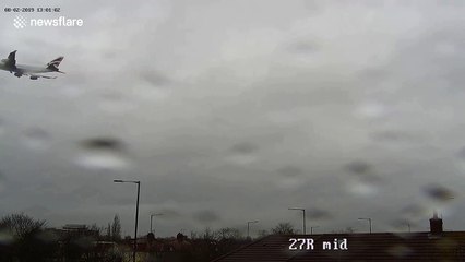 Boeing 747 forced to circle Heathrow due to intense winds
