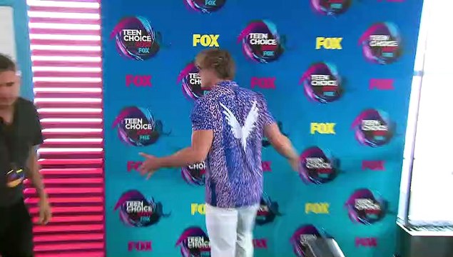 Drake Reacts To Logan Paul Fight Video | Hollywoodlife