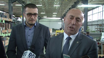 Haradinaj viziton kompaninë "Aulona" në Gjakovë-Lajme