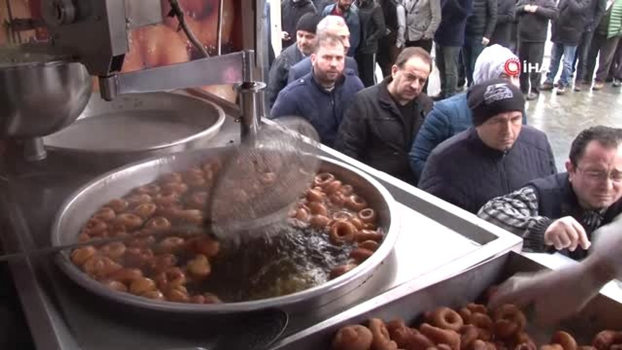 Ak Partili Başkan Adayı Köken Vatandaşlara Lokma Dağıttı