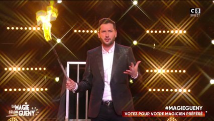 Maxime Guény fait apparaître une invitée surprise dans une cage en feu !