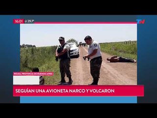 Volcó una camioneta que esperaba a un avión narco