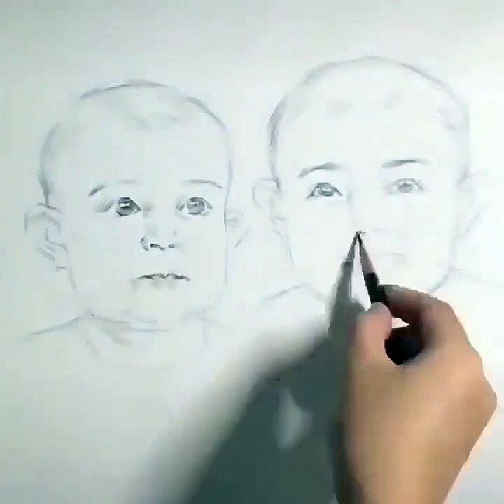 Il dessine magnifiquement deux personnes en différents âges