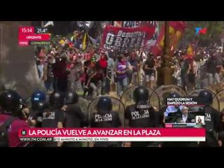 Así avanzan los manifestantes sobre el Congreso enfrentando a la Policía