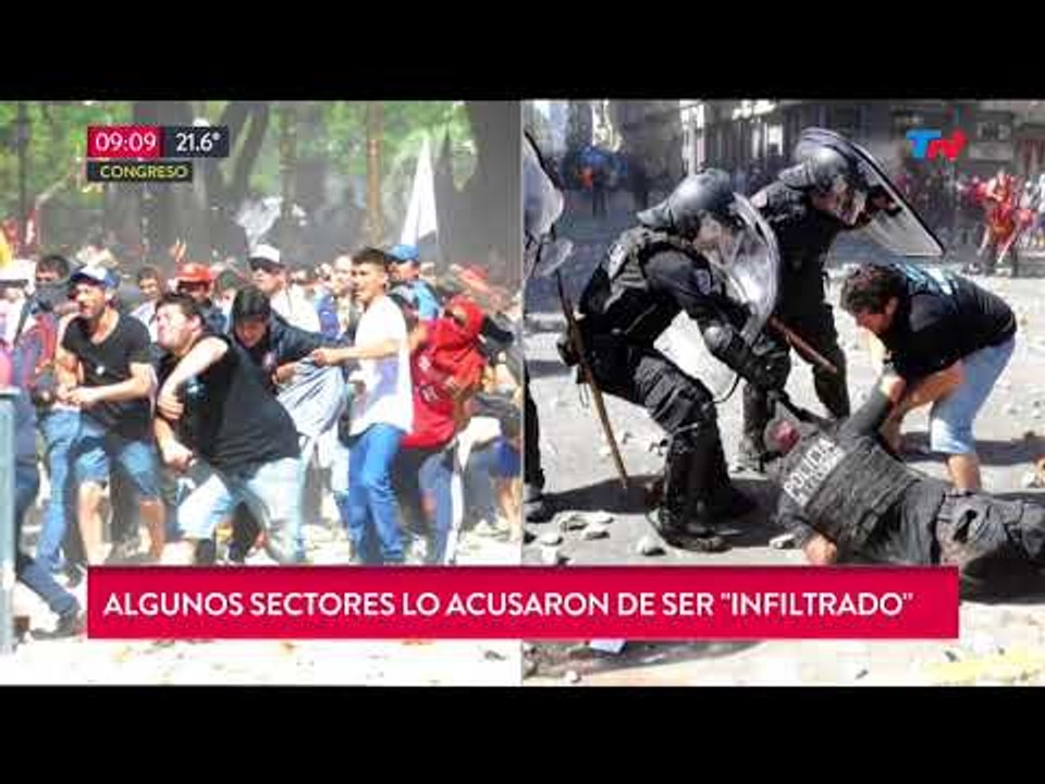 Tiró piedras y después fue a ayudar a un policía