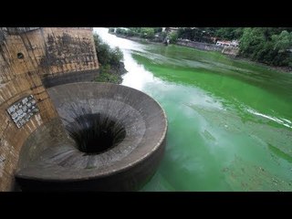 Contaminación: El Lago San Roque se tiñó de verde