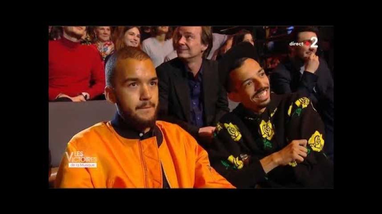 Les parents de Bigflo et Oli sur la scène des Victoires de la musique devant leurs enfants