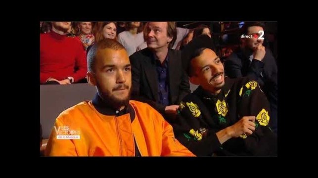 Les parents de Bigflo et Oli sur la scène des Victoires de la musique devant leurs enfants