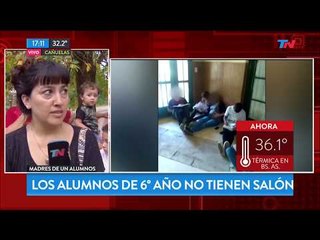 Estudian en el piso porque no hay sillas