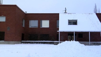 Snowboarding Off of a Roof Fail