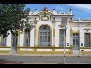 Allanaron la Municipalidad de Moreno por certificados truchos para docentes