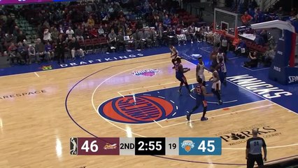 Williams scores off the great dish by Kobi Simmons
