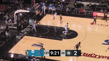 Chris Wright with the huge dunk!