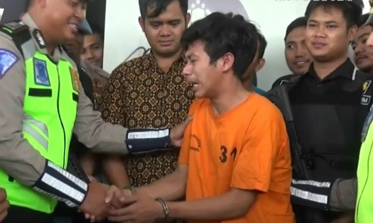 Sambil Menangis, Pria yang Viral Banting Motor Minta Maaf