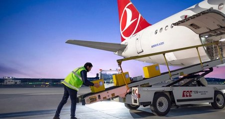 Turkish Cargo'nun İlk Kargosu Türk Bayrağı Oldu