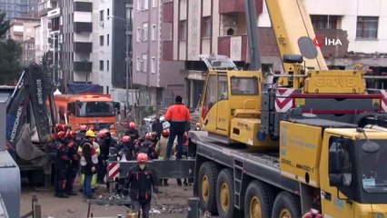 Kartal'da çöken binada çalışmalar üçüncü gününde devam ediyor