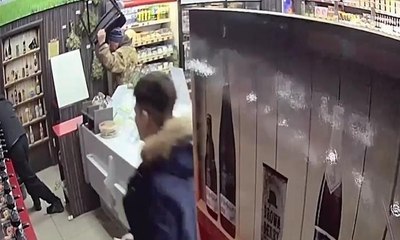 Çekiçle soyguna gitti, dayak yedi